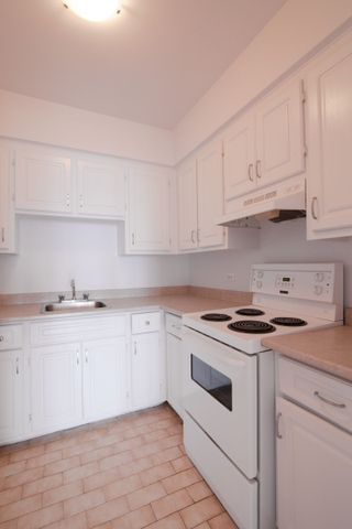 2400 Van Horne - Photo 4