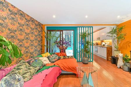 2 bedroom flat to rent - Photo 2