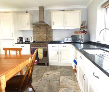 4 bedroom semi-detached house to rent - Photo 5