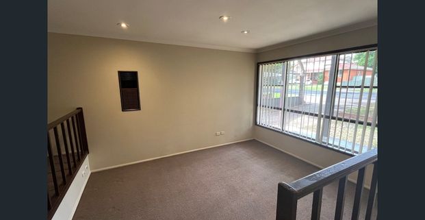 Large three bedroom home in the heart of Ingleburn - Photo 1