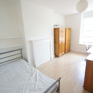 Student Properties to Let - Photo 2