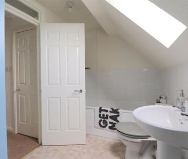 2 bedroom flat to rent - Photo 5