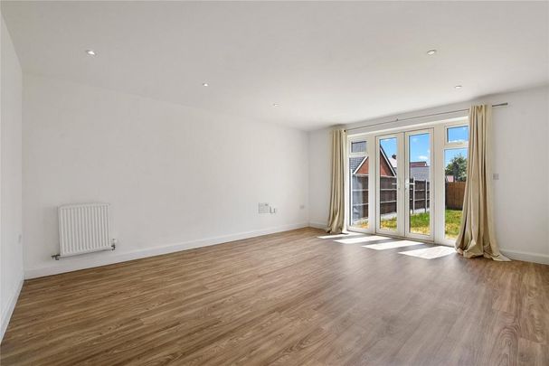 4 bedroom semi-detached house to rent - Photo 1