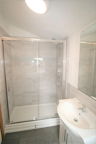 3 bedroom flat to rent - Photo 3