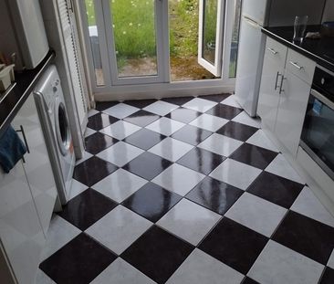 Room in a Shared House, Stafford Road, SO15 - Photo 2