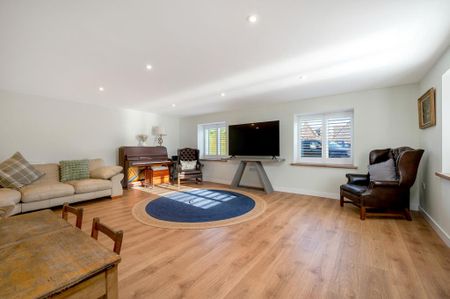 4 bedroom detached house to rent - Photo 2