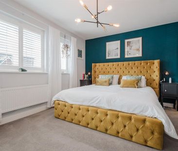 4 bedroom detached house to rent - Photo 4