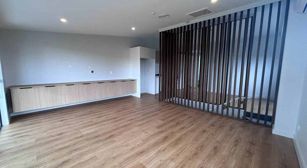 Modern Townhouse in Prime Location - Photo 1