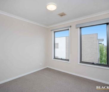 Spacious three bedroom townhouse - Photo 6