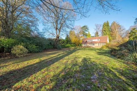 Knowl Hill, Woking, GU22 - Photo 2