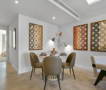 Live at Embassy Boulevard by Moda: spacious, fully furnished 2-bedroom apartments with exceptional resident amenities, flexible living spaces and a vibrant community in the heart of Nine Elms. - Photo 4