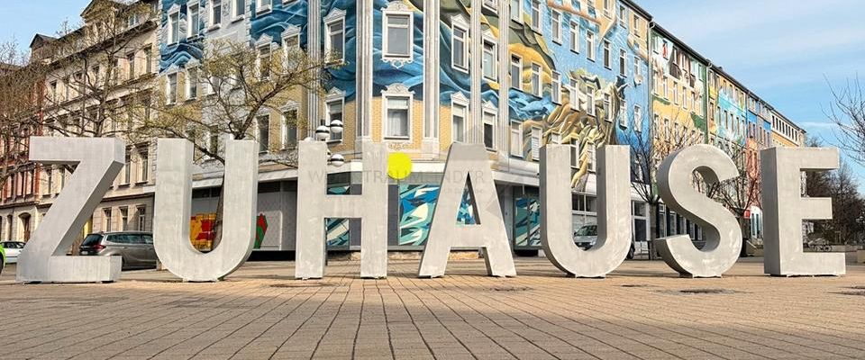 Exklusives Wohnen in Toplage - 2 Zimmer mit Außenstellplatz, EBK und Südbalkon am Kulturpalast - Photo 1