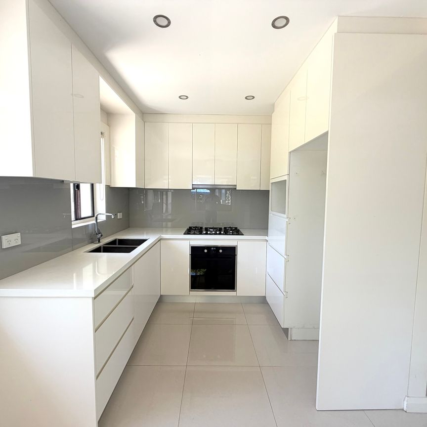 Comfortable Family Home - Photo 1