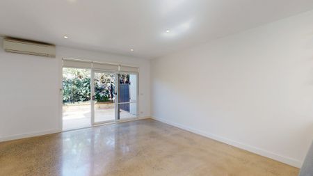 Stunning Fully Renovated 3-Bedroom Townhouse in the Heart of Richmond - Photo 3