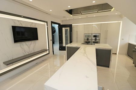 3 bedroom apartment to rent - Photo 4