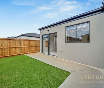 Fully Upgraded 3-Bedroom Beauty — Ready to Move in - Photo 3