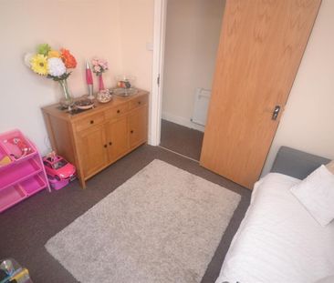 1 bedroom Flat To Let - Photo 5