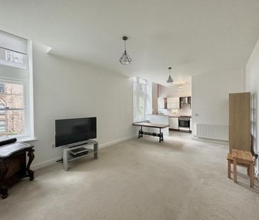 2 bedroom flat to rent - Photo 2