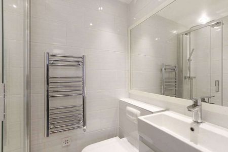 A spacious 2 bedroom apartment superbly located close to Marylebone High Street. - Photo 4