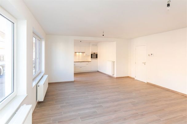 Ruim appartement met 2 slaapkamers in het centrum van Bilzen! - Photo 1