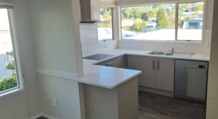 Sunny deck near Sunnyvale station - Photo 5