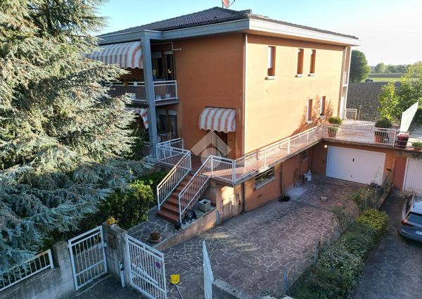 Porzione di bifamiliare in affitto