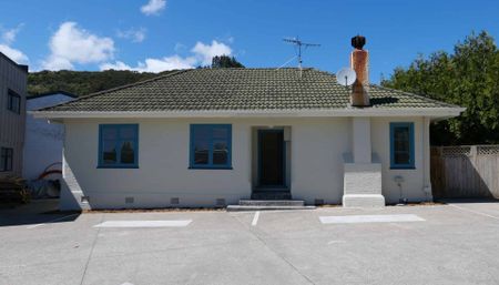 Freshly Refurbished Three-Bedroom Home - Photo 5