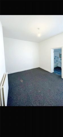 2 Bedroom Terraced - Photo 2