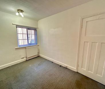 2 bedroom semi-detached house to rent - Photo 6
