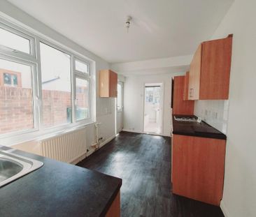 3 bedroom terraced house to rent - Photo 5