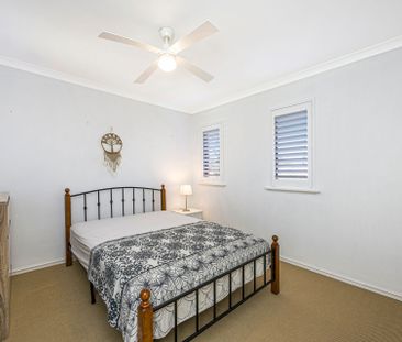 Stylish Coastal Townhouse in Exclusive Wannanup Location - Furnishe... - Photo 6