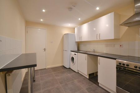 2 bedroom maisonette to rent - Photo 4