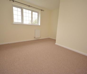 2 bedroom end of terrace house to rent - Photo 3