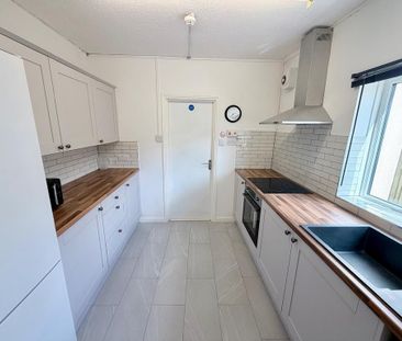 1 bedroom in a house share to rent - Photo 2