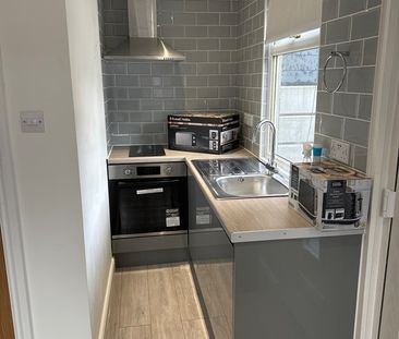 Bedsit, Manley Road, M21 - Photo 1