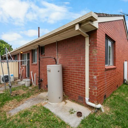 Close to Public Transport! - Photo 2