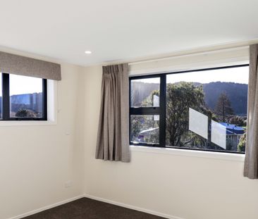 STYLISH FAMILY HOME READY TO MOVE IN! - Photo 6