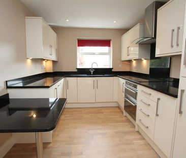 5 bedroom terraced house to rent - Photo 4