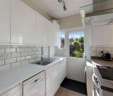 Phyllis Avenue, Motspur, KT3 - Photo 4