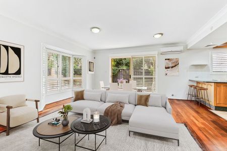 Centrally Located, Expansive And Private, Dual Storey 3 Bedroom, 2.5 Bathrooms, Large LUG Plus Extra Car Space Freestanding Villa - Photo 2