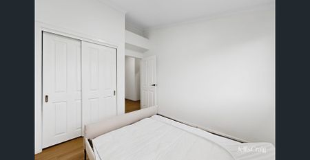 Spacious Family Home in Convenient Essendon Location - Photo 4