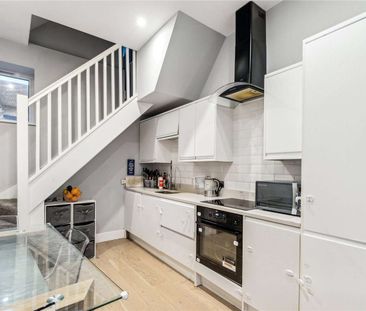 A beautifully presented three bedroom flat on quite residential str... - Photo 4