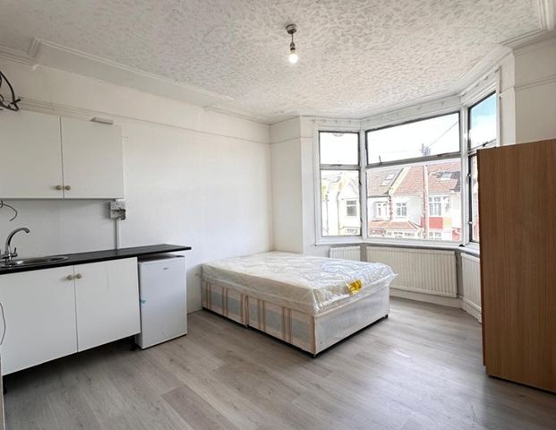 Studio Flat, Jesmond Avenue, HA9 - Photo 1