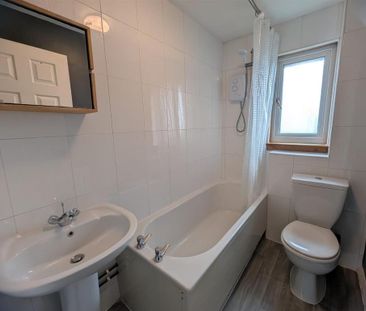 2 bedroom terraced house to rent - Photo 4