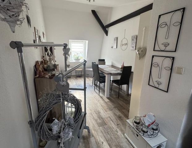 Moderne 2-Raum-Dachgeschosswohnung in Bernburg – hell, stilvoll & klimatisiert - Foto 1