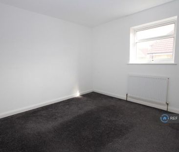 2 bedroom semi-detached house to rent - Photo 3