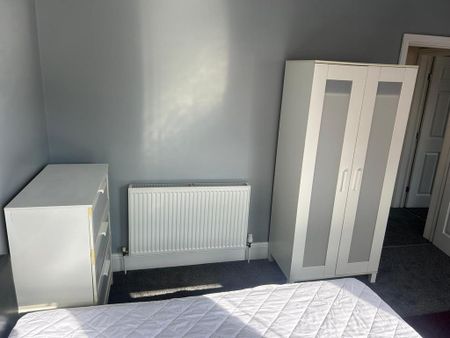 2 bedroom end of terrace house to rent - Photo 3