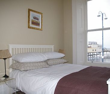 Part Furnished 3 bed Seafront Penthouse Apartment - Photo 3