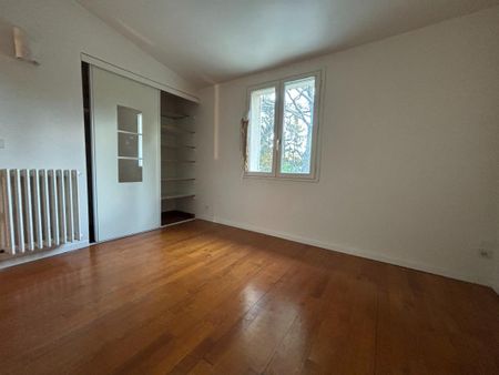 Location Maison 5 pièces 109m² LES ANGLES 30133 - Photo 3