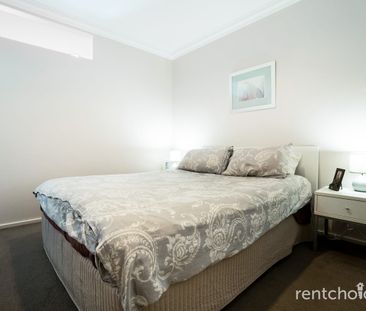 Fully Furnished Inner city Apartment - Photo 4